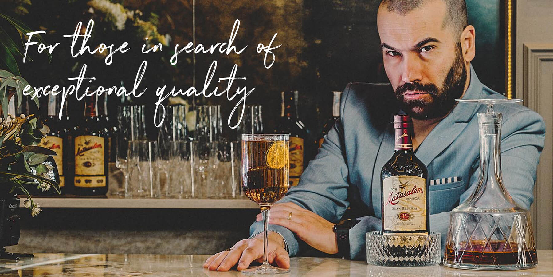 rom matusalem man med flaska