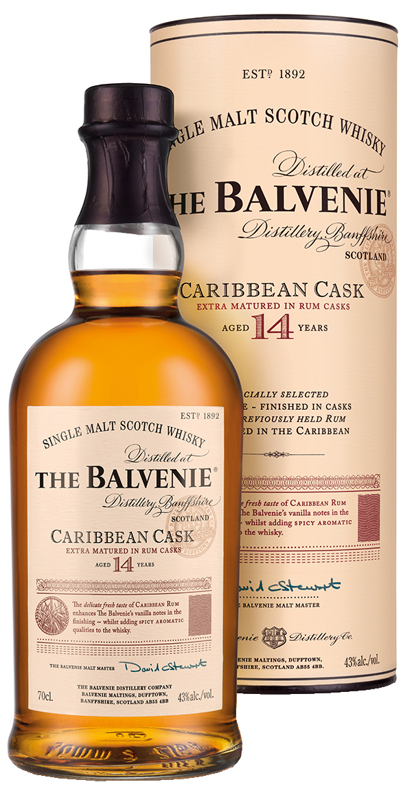 En whiskeyflaska med Balvenie Caribbean Cask 14 YO med tillhörande behållare, etiketten är beige.