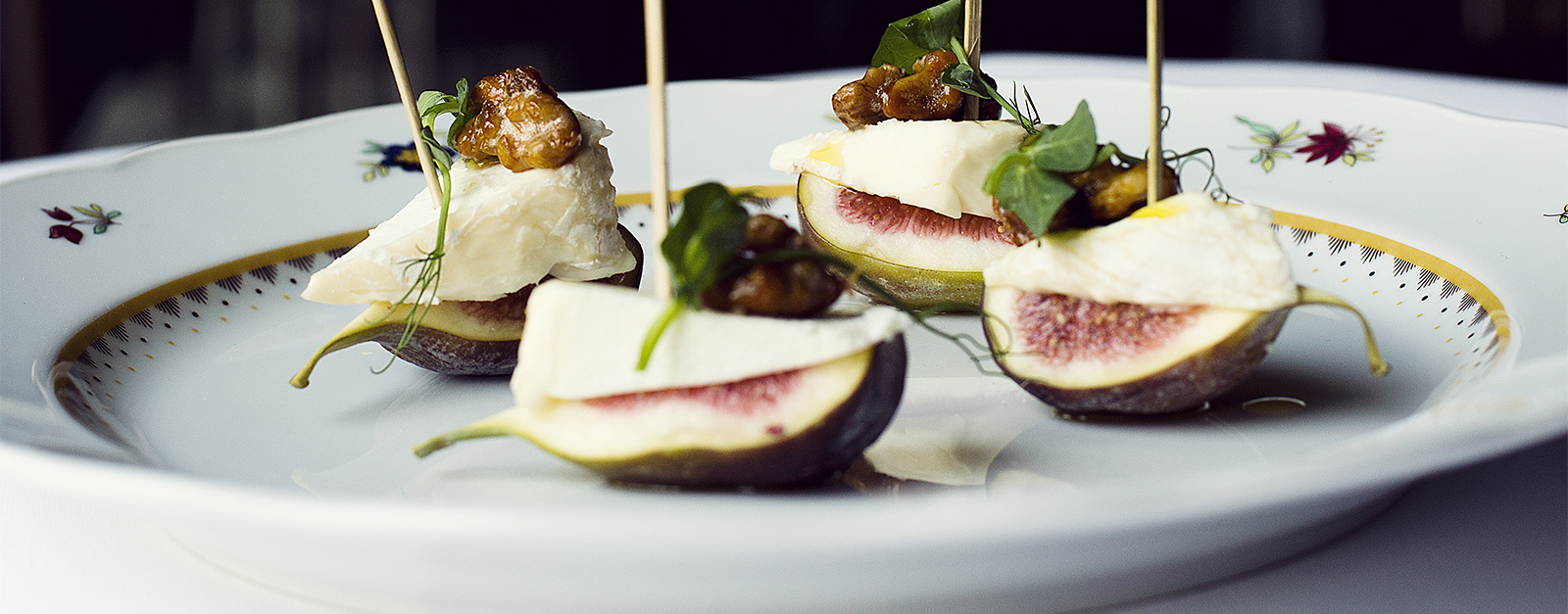 fikon som tiltugg på fat