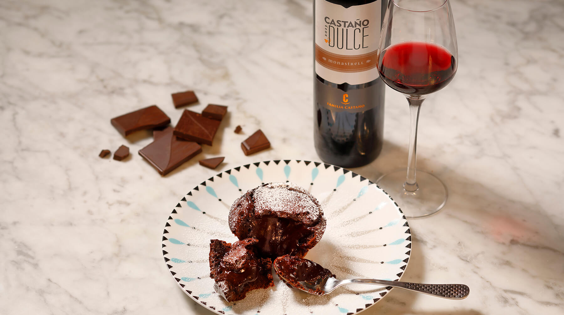 dessert recept choklad fondant med ett glas och vin