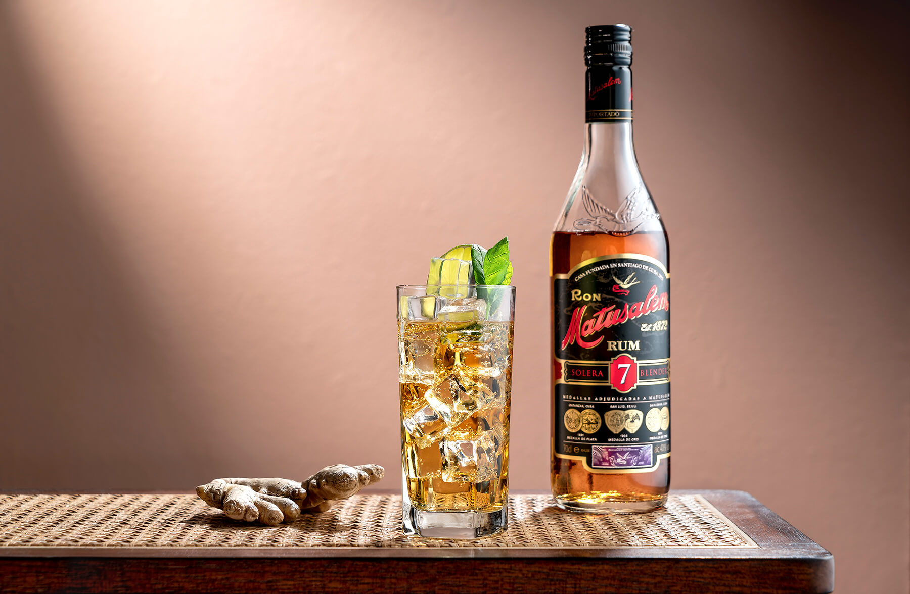 ett glas med drinken fidel castro