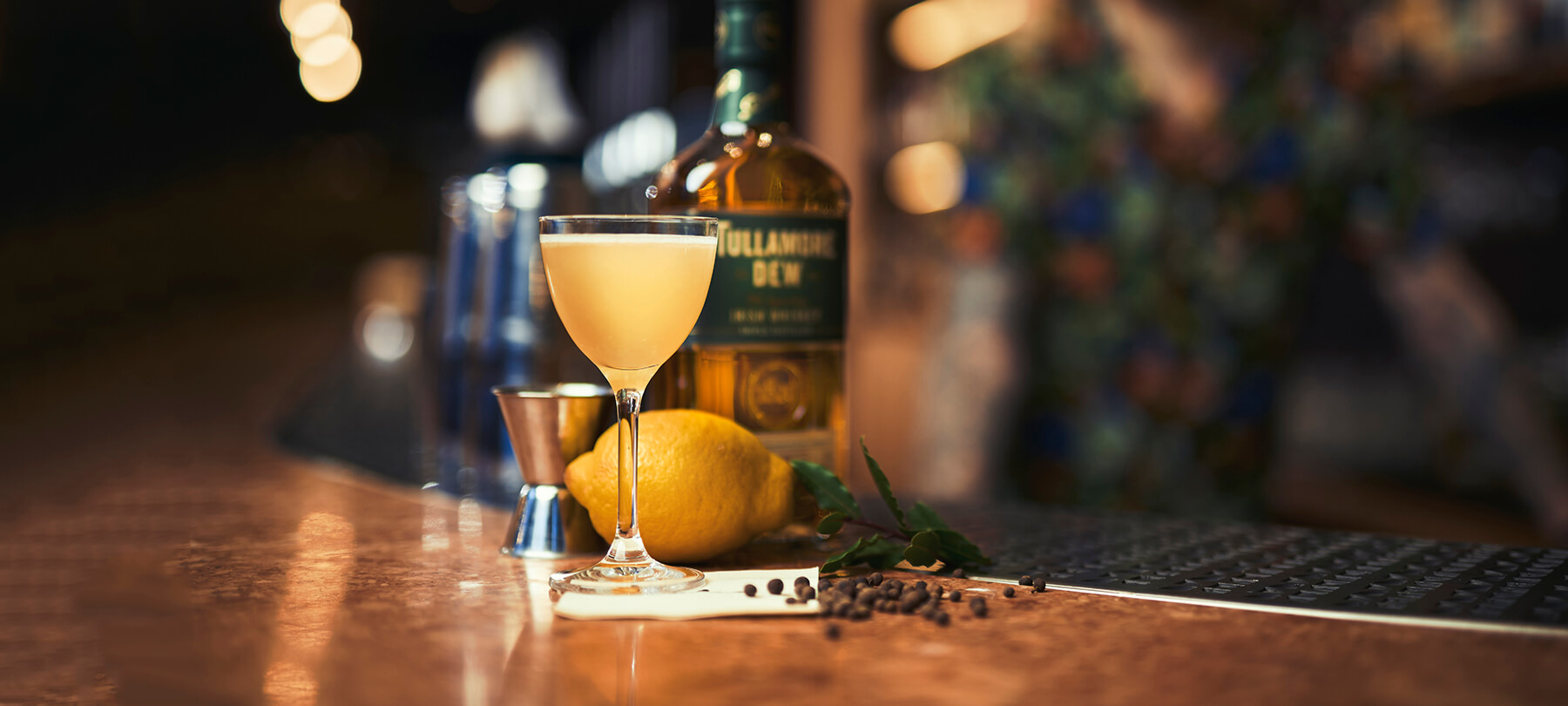 drinken Bayleaf Sour som baseras på Tullamore D.E.W.