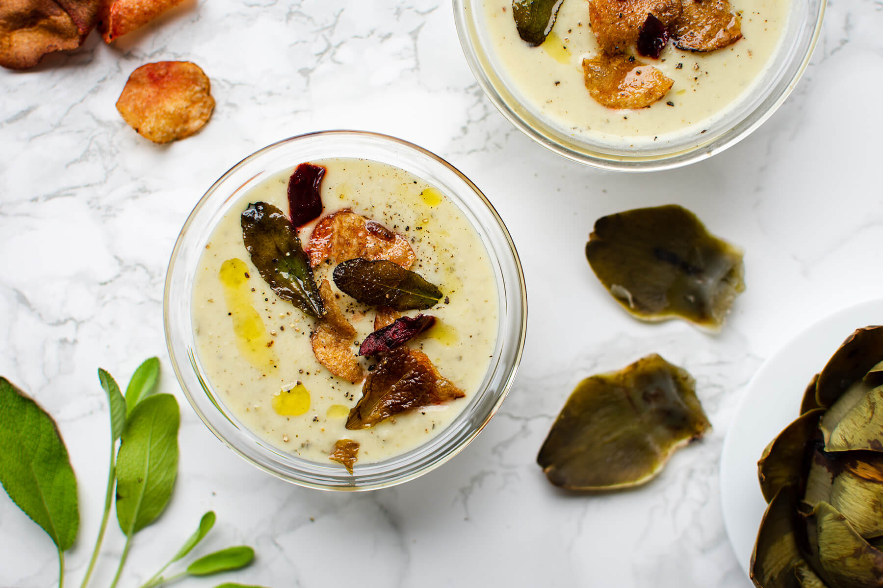 Kronärtskockssoppa med rotfruktschips