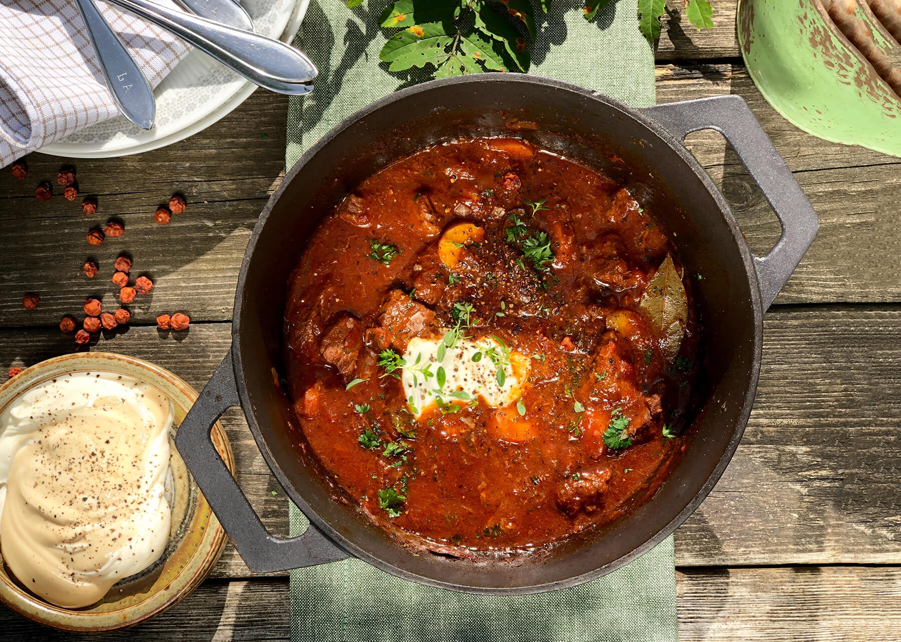 matrecept Viltgryta med rönnbär & meskräm nigab