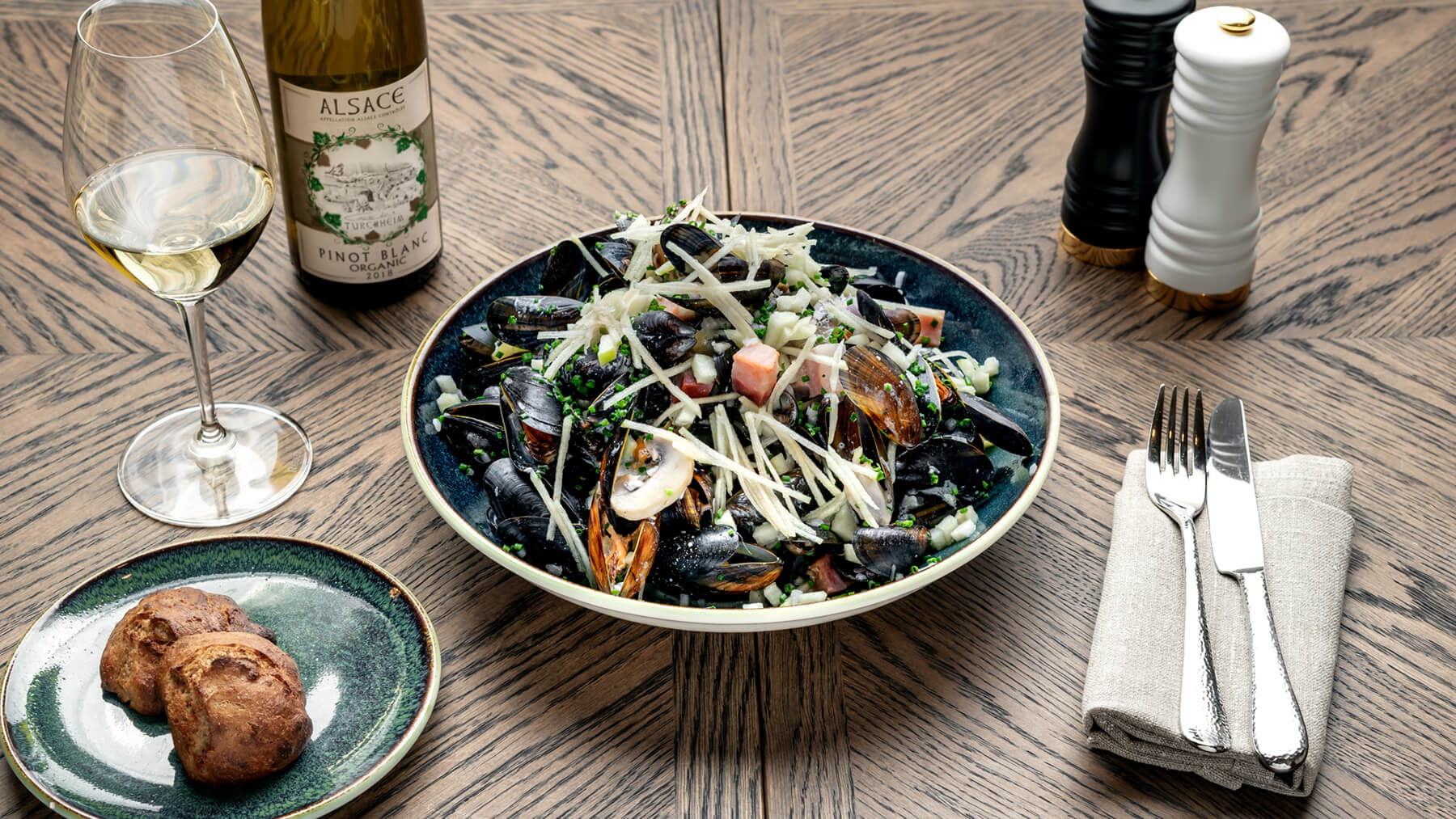 tallrik med Moules marinières med smak av Normandiet