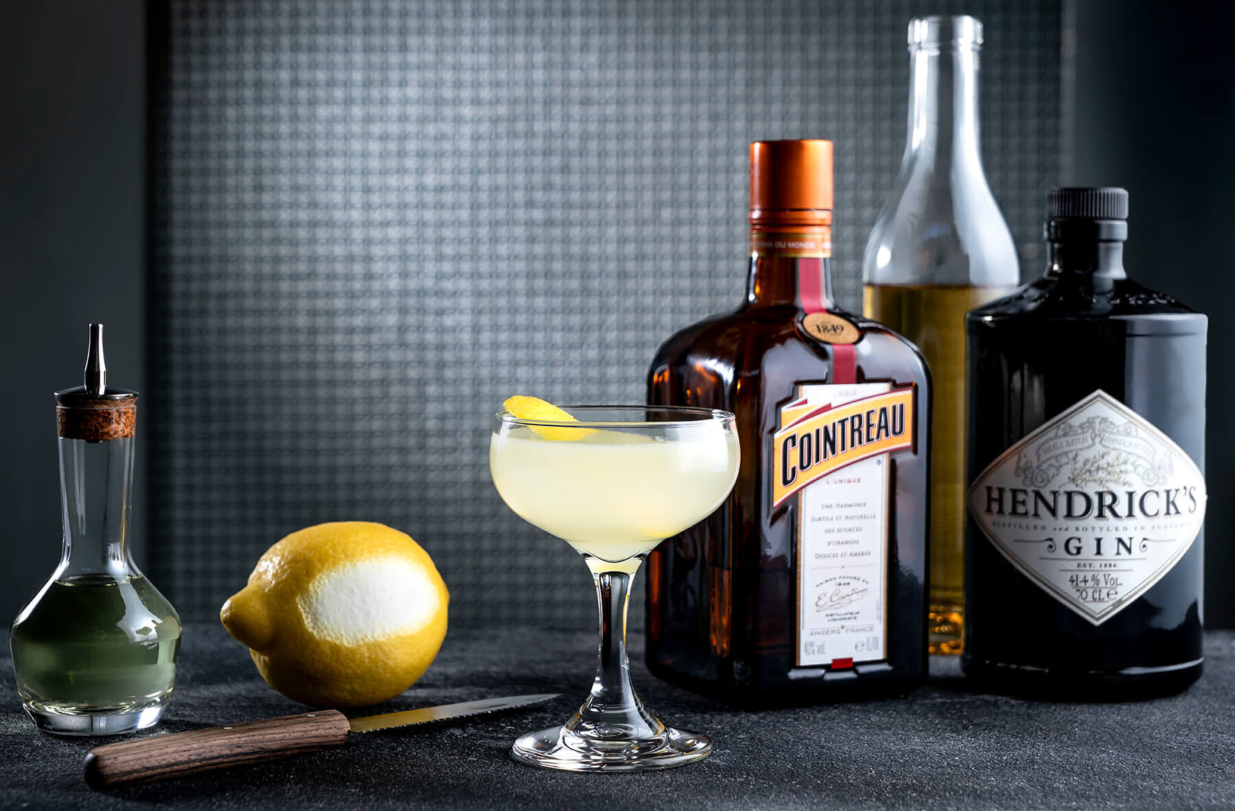 ett glas med drinken och cocktailen Corpse Reviver