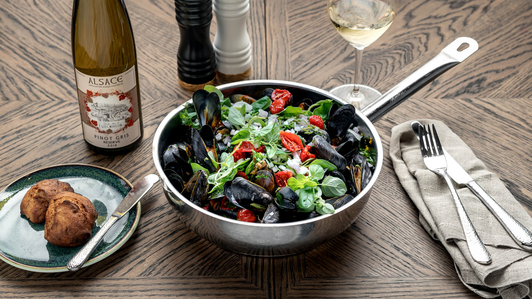 tallrik med musslor Moules marinières