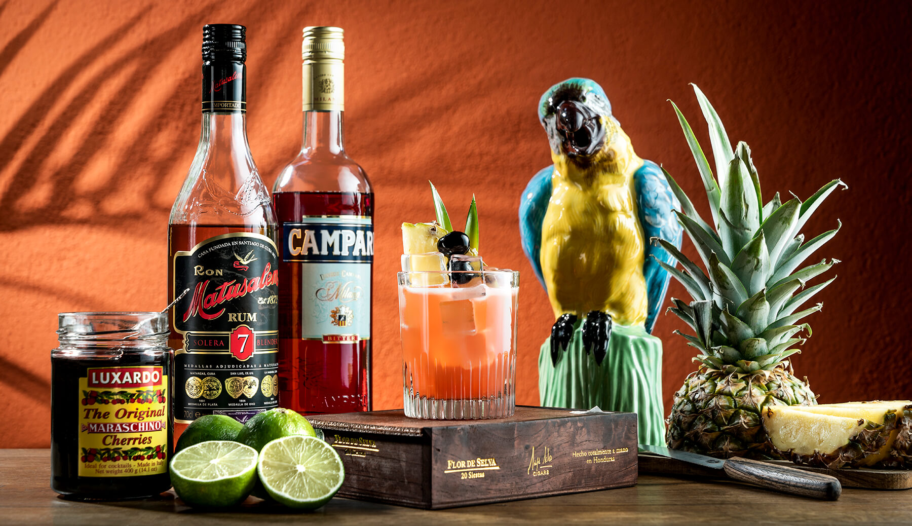 en glas med drinken Junglebird