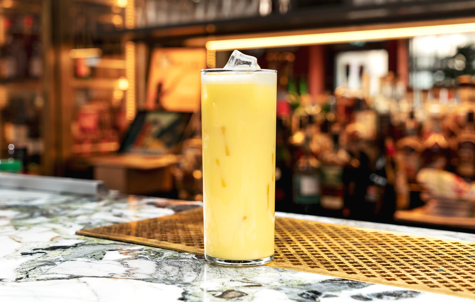 ett glas med drinken snowball