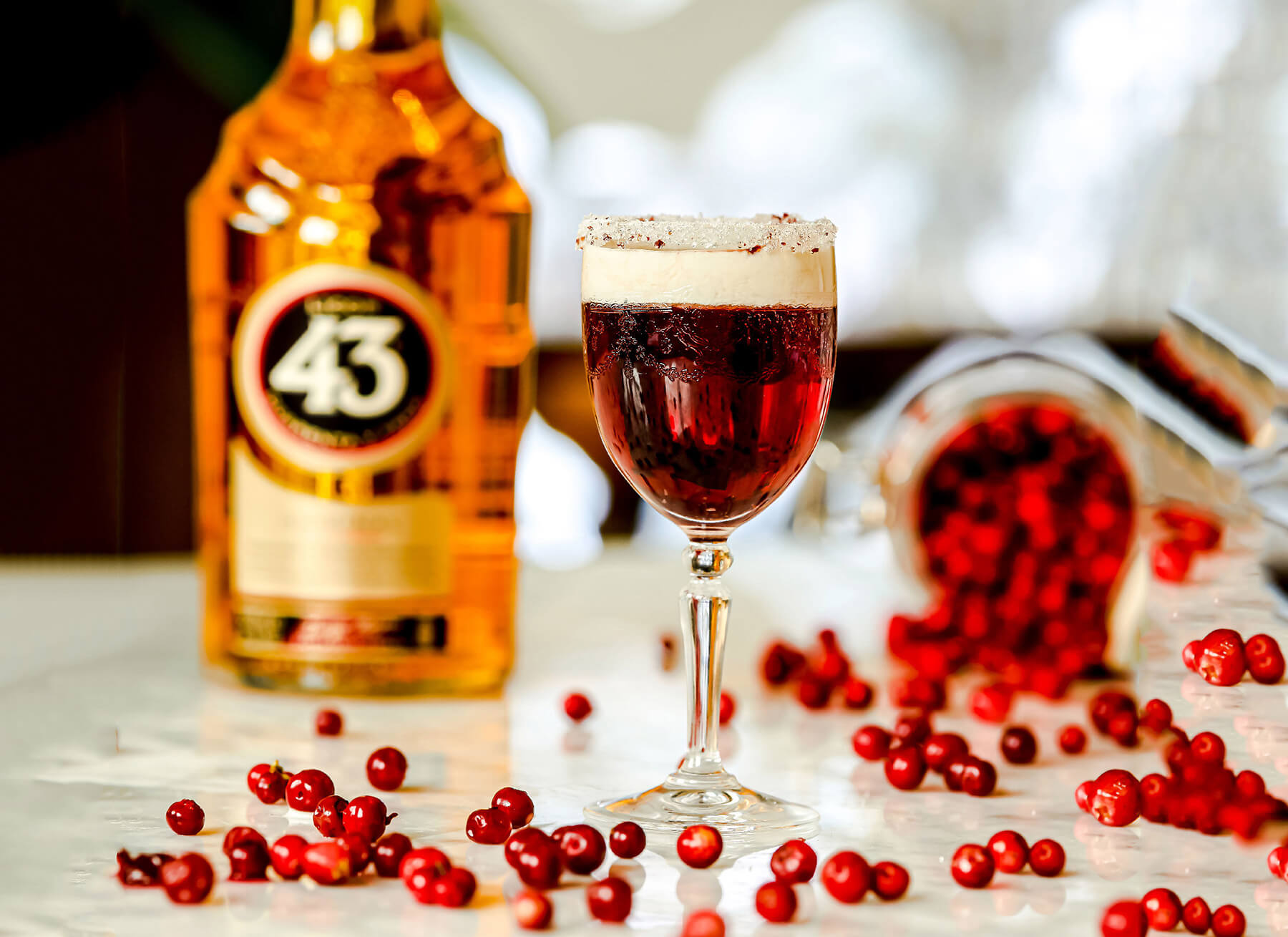 glas med licor 43 och lingon
