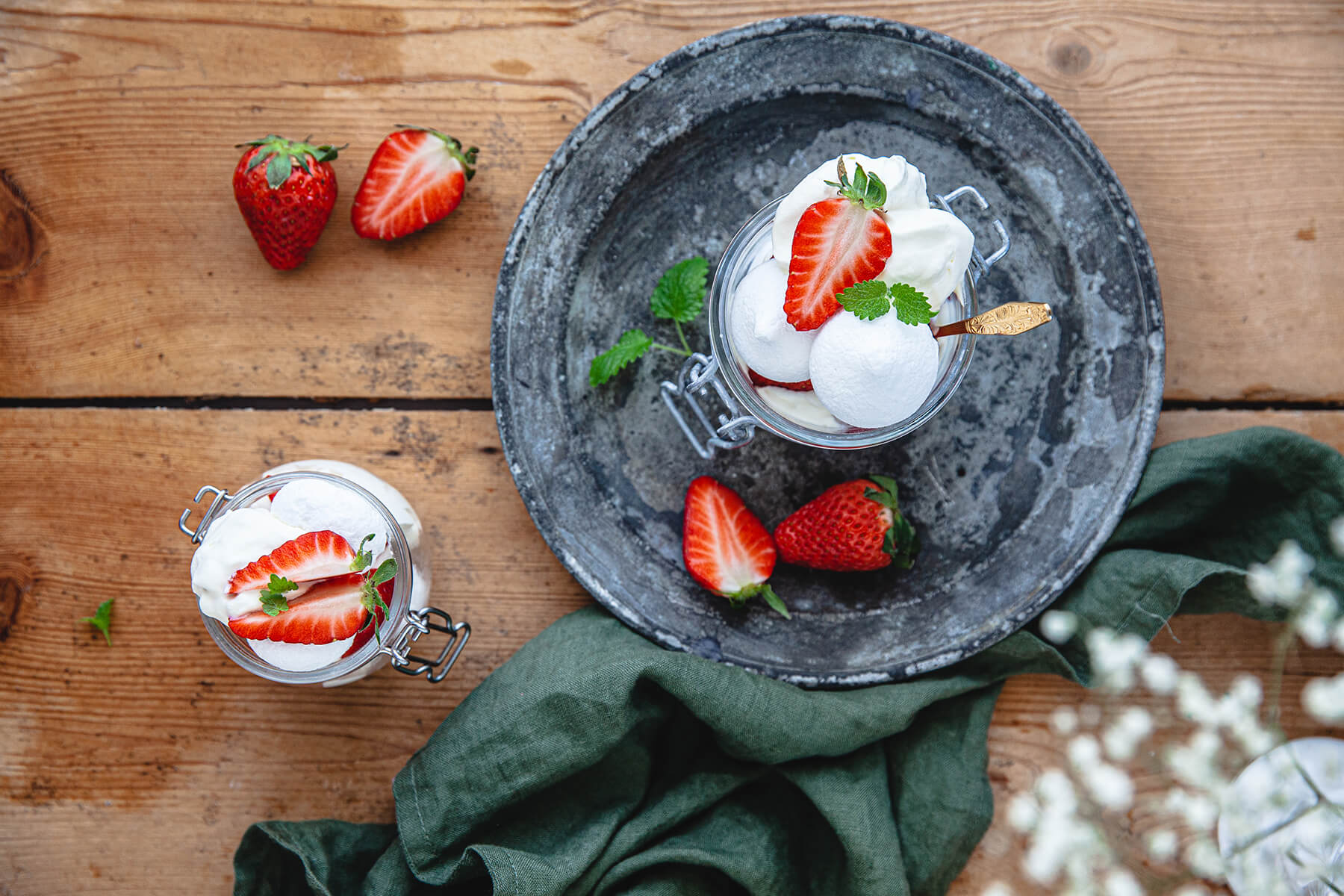 jordgubbar glass och grädde