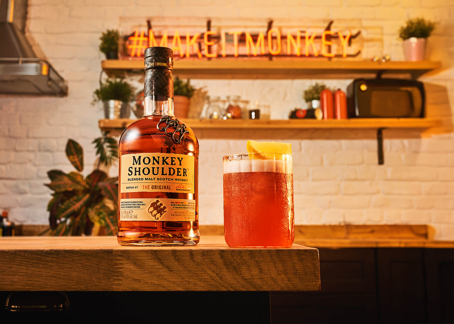 en drink med monkey shoulder monkey jam sour
