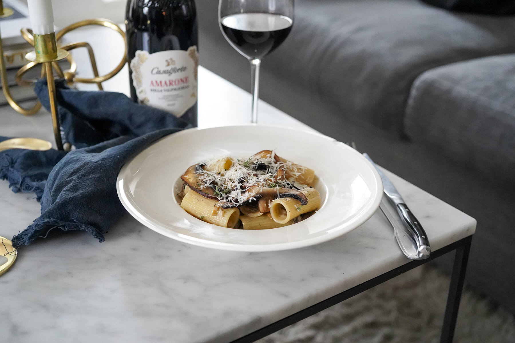 en tallrik med tryffelpasta