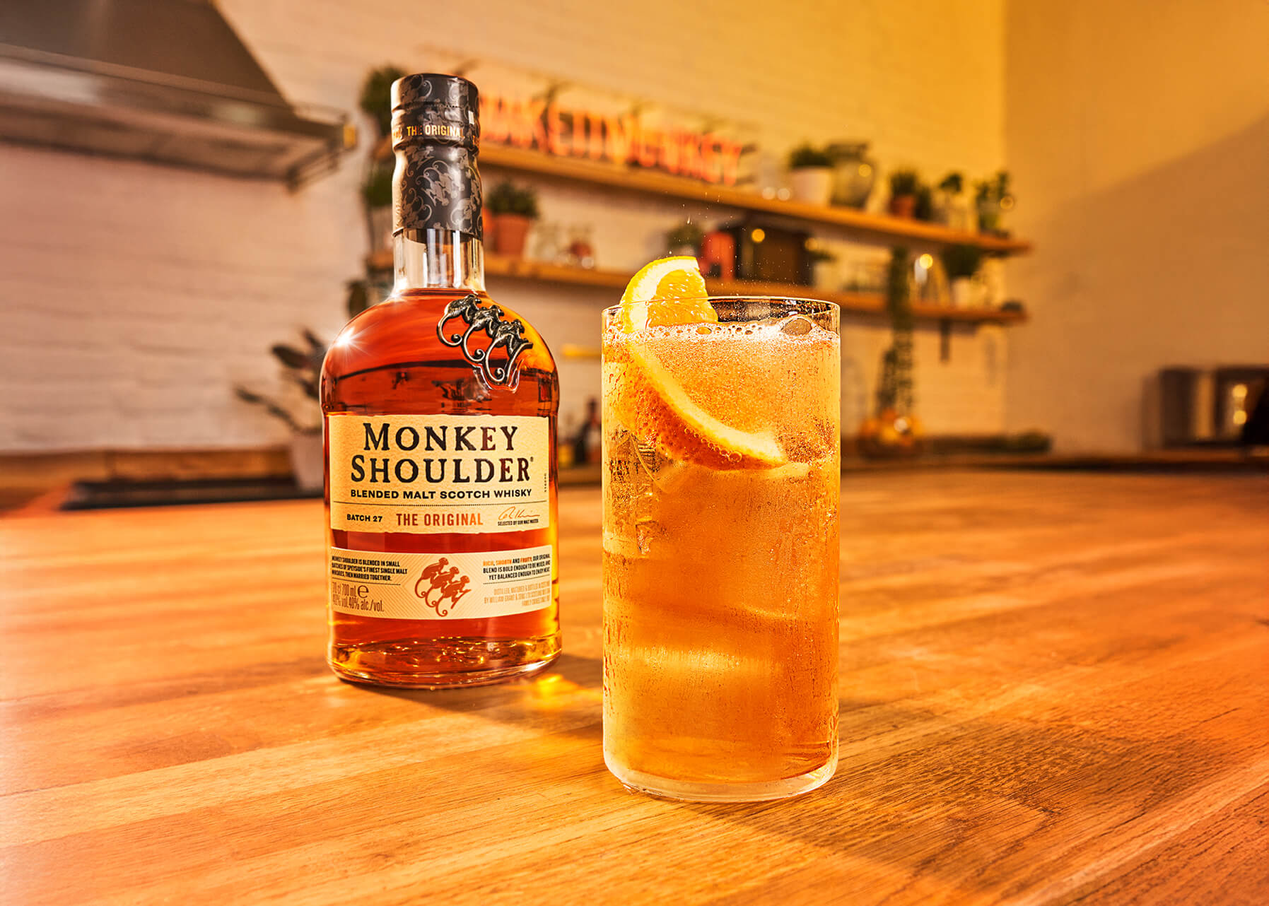 en drink med monkey shoulder ginger monkey