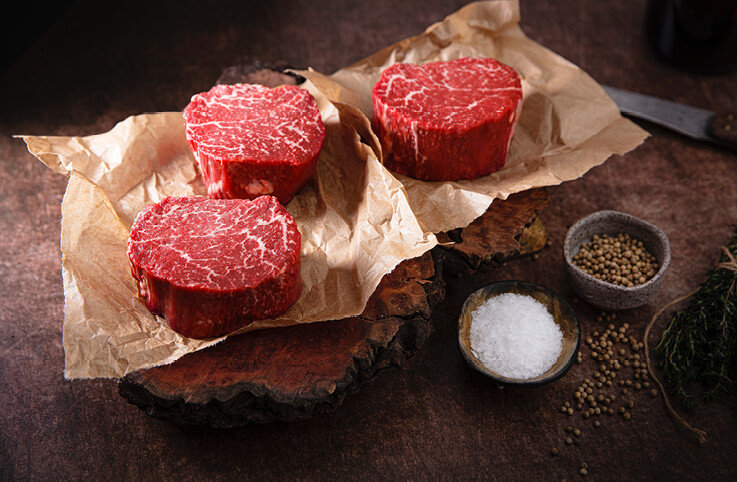 fint kött på bänk